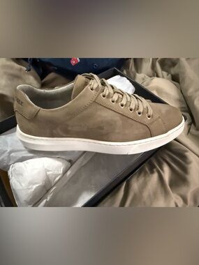 Kenneth Cole New York Taupe Low-Top Nubuck Sneakers